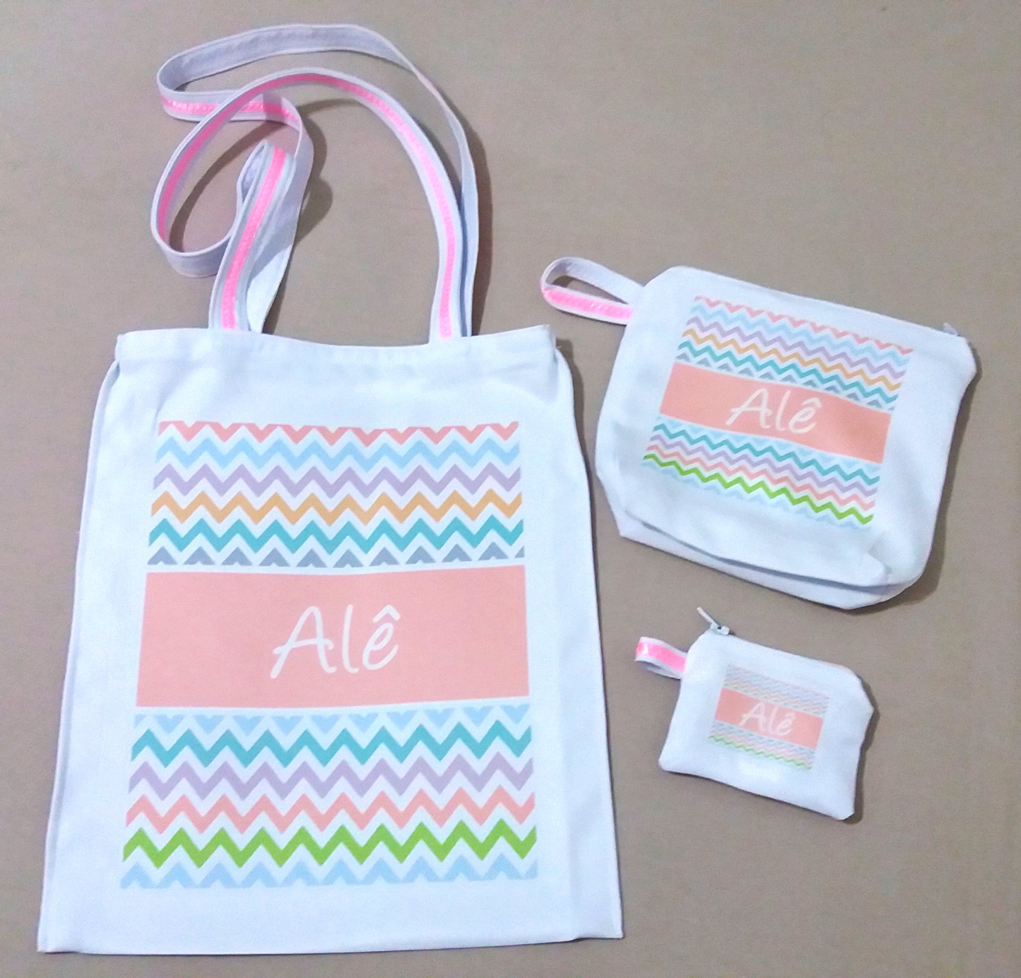 Kit Sacola, necessaire e moedeira.