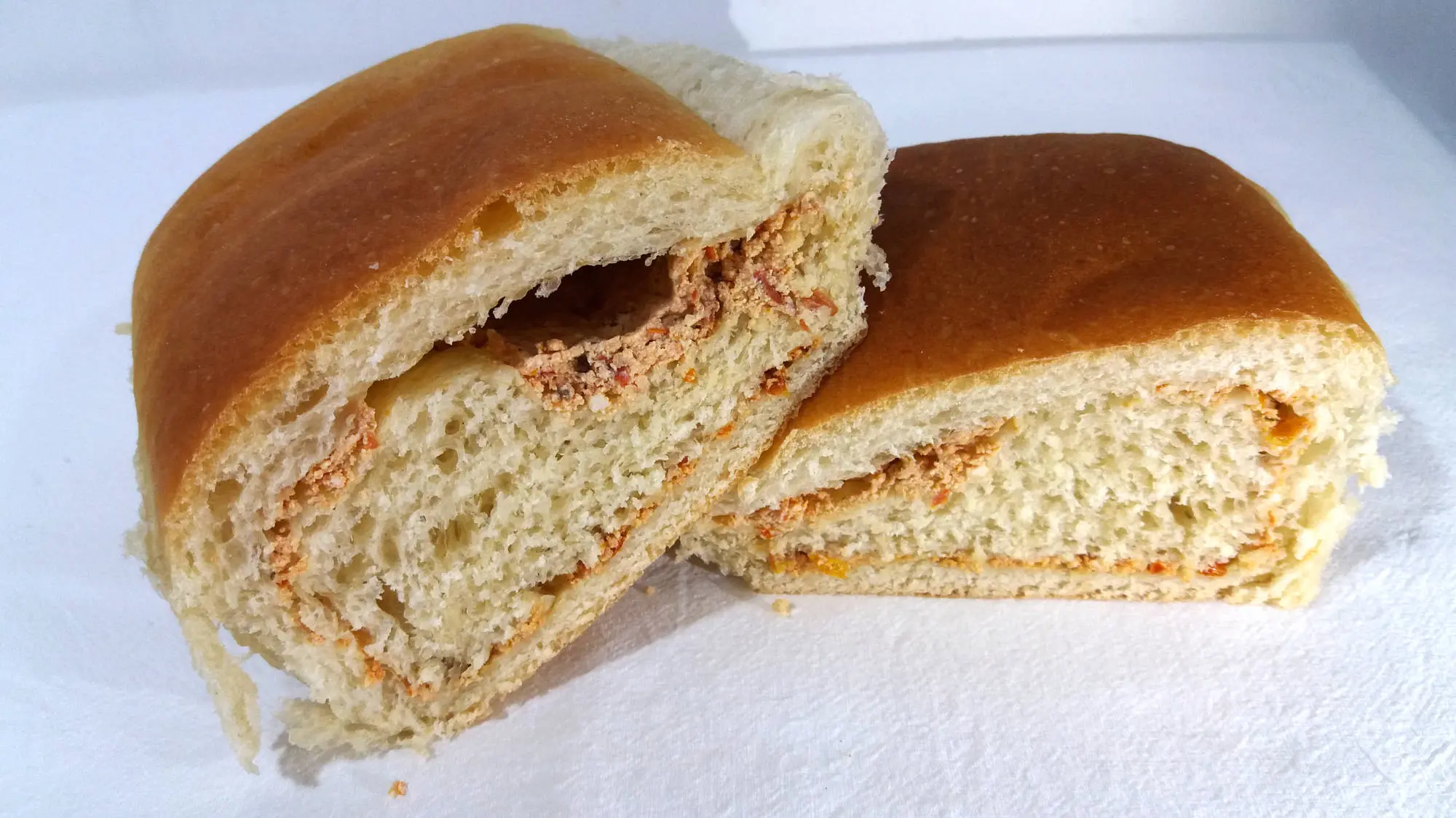 Pão recheado com Ricota e Tomate Seco