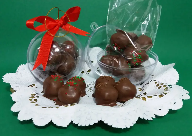 Mini Trufas de Panetone na Bolinha de Natal